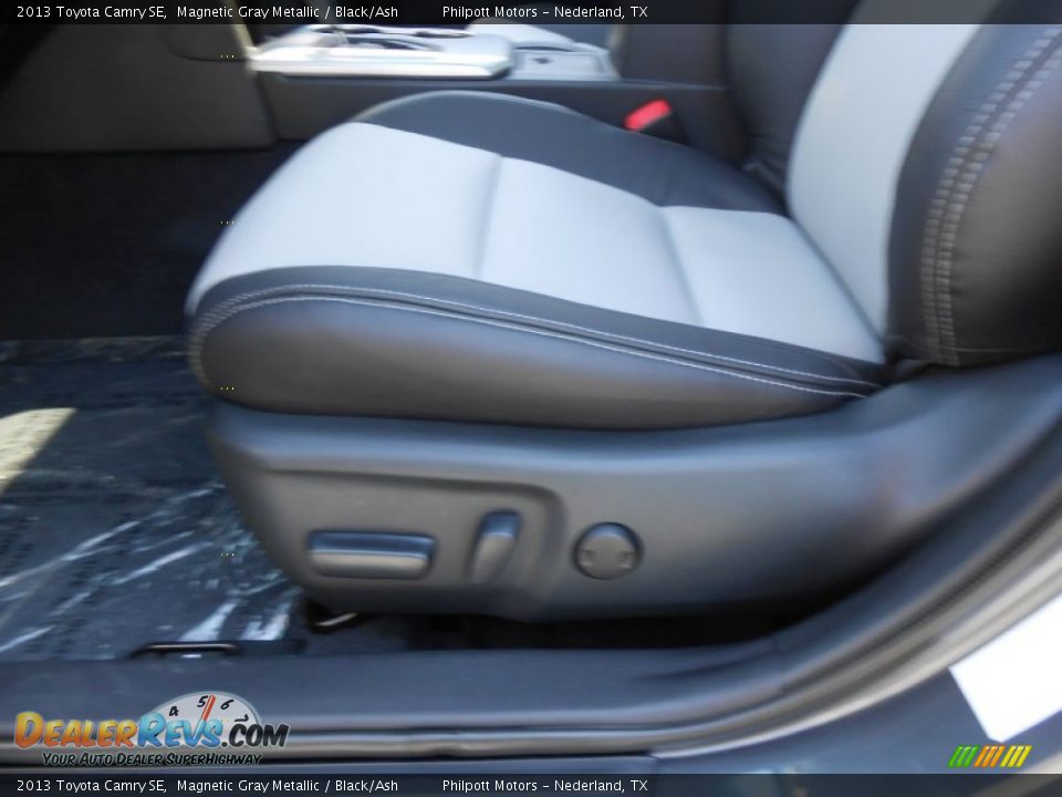 2013 Toyota Camry SE Magnetic Gray Metallic / Black/Ash Photo #24