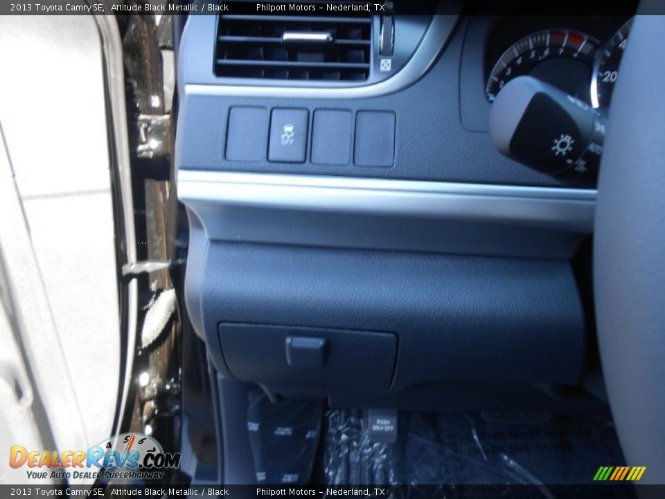 2013 Toyota Camry SE Attitude Black Metallic / Black Photo #35