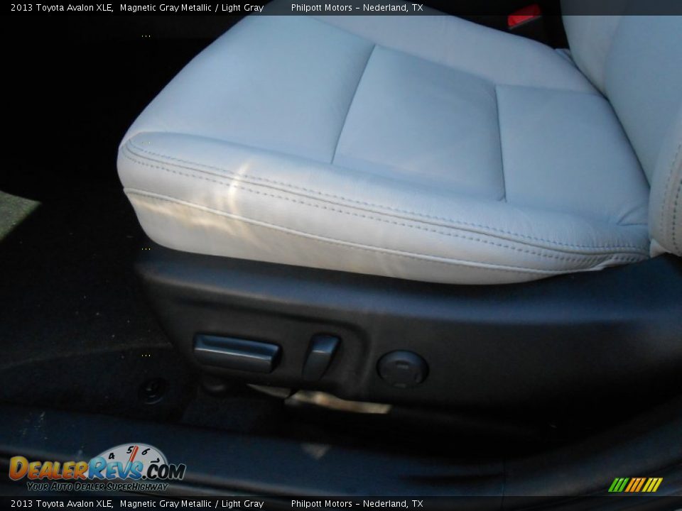 2013 Toyota Avalon XLE Magnetic Gray Metallic / Light Gray Photo #24