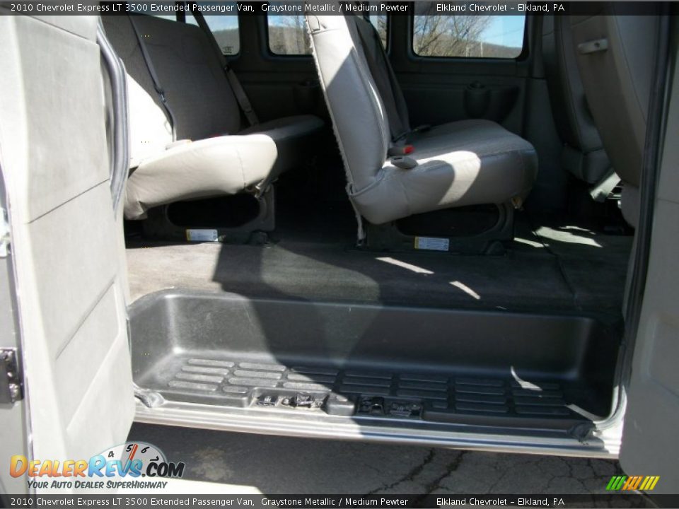 2010 Chevrolet Express LT 3500 Extended Passenger Van Graystone Metallic / Medium Pewter Photo #17