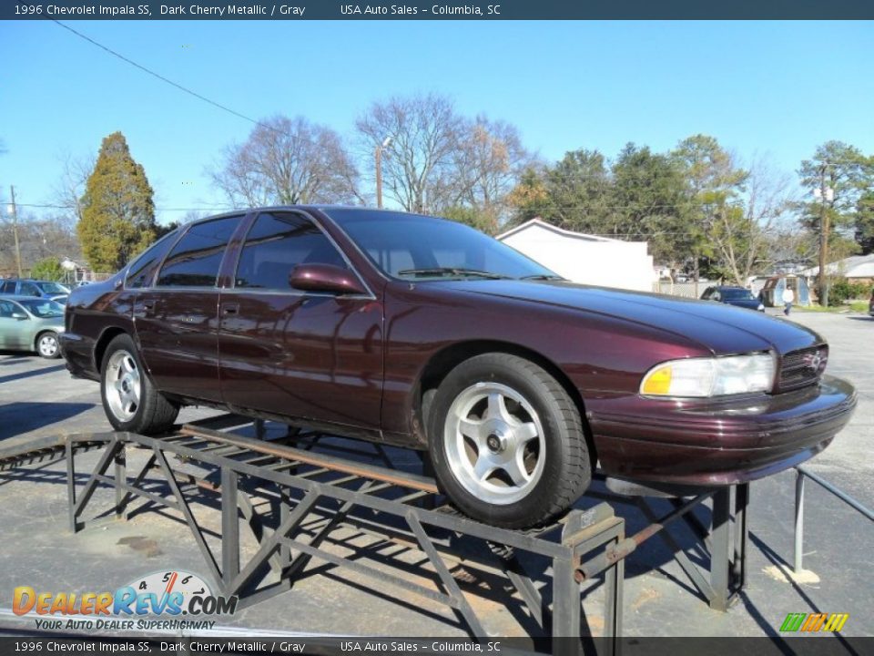 Front 3/4 View of 1996 Chevrolet Impala SS Photo #3