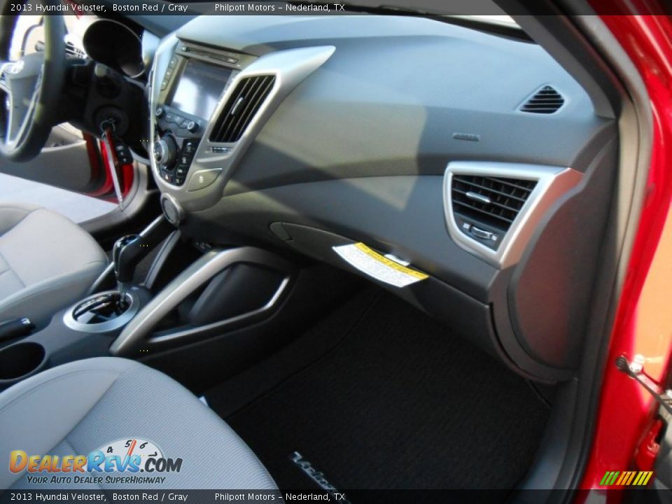 2013 Hyundai Veloster Boston Red / Gray Photo #18