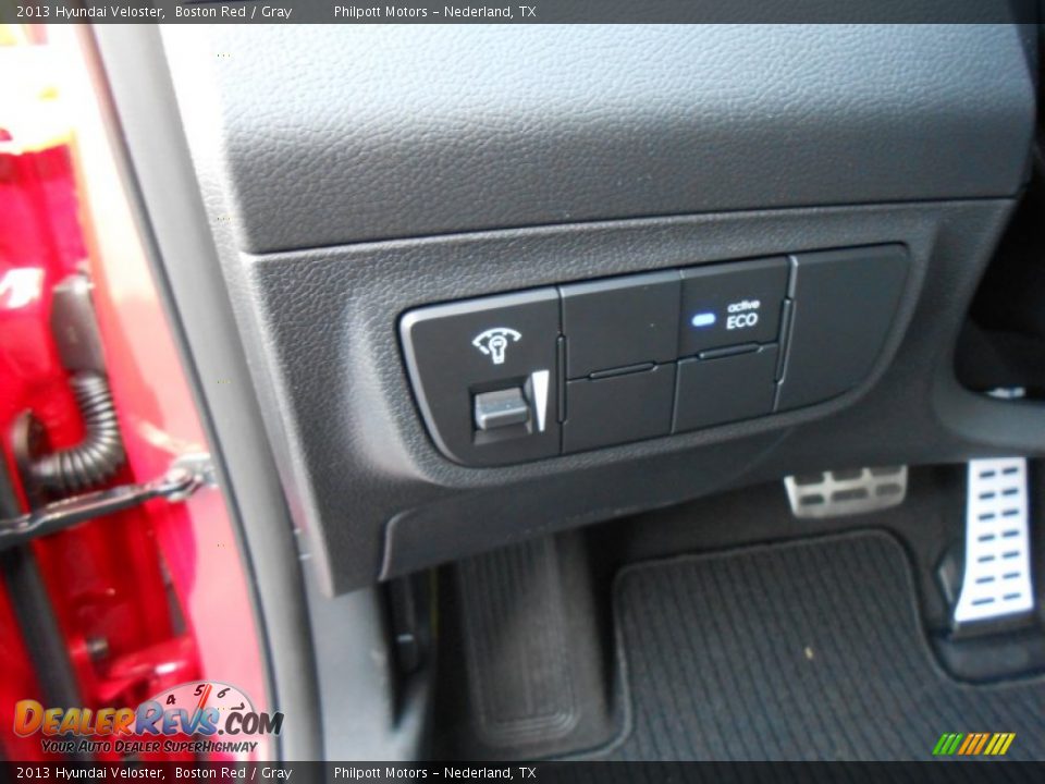 2013 Hyundai Veloster Boston Red / Gray Photo #32
