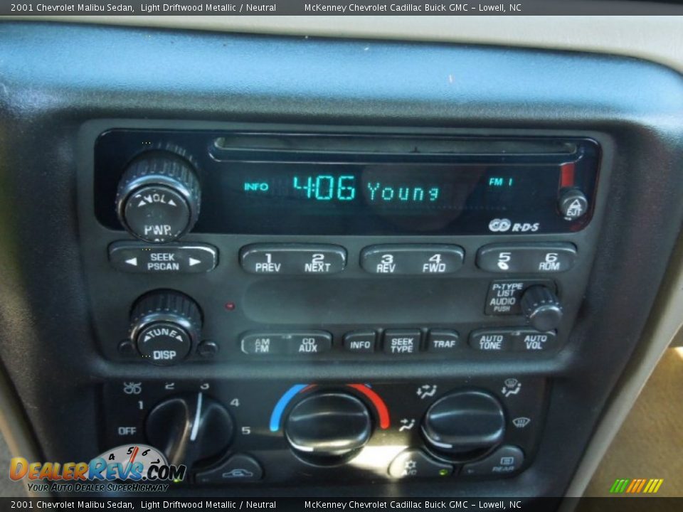 Audio System of 2001 Chevrolet Malibu Sedan Photo #12
