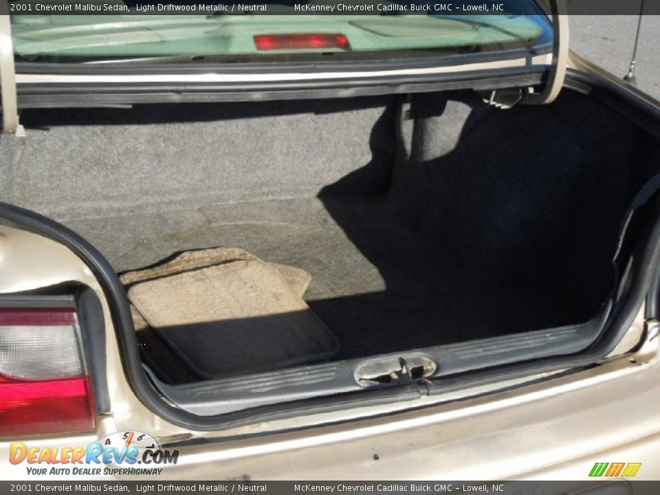 2001 Chevrolet Malibu Sedan Light Driftwood Metallic / Neutral Photo #16