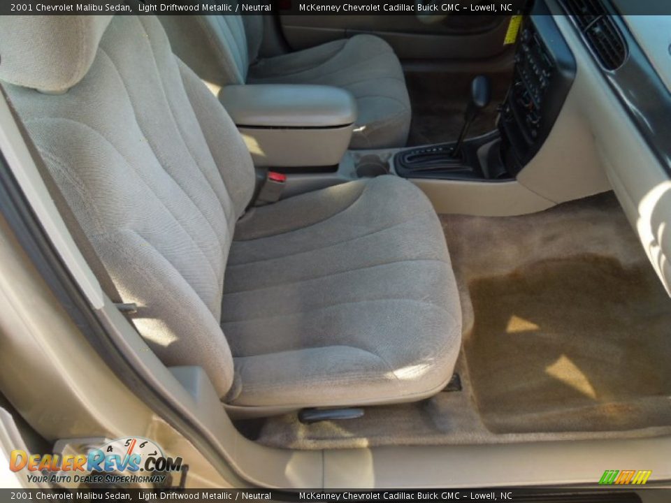 2001 Chevrolet Malibu Sedan Light Driftwood Metallic / Neutral Photo #17