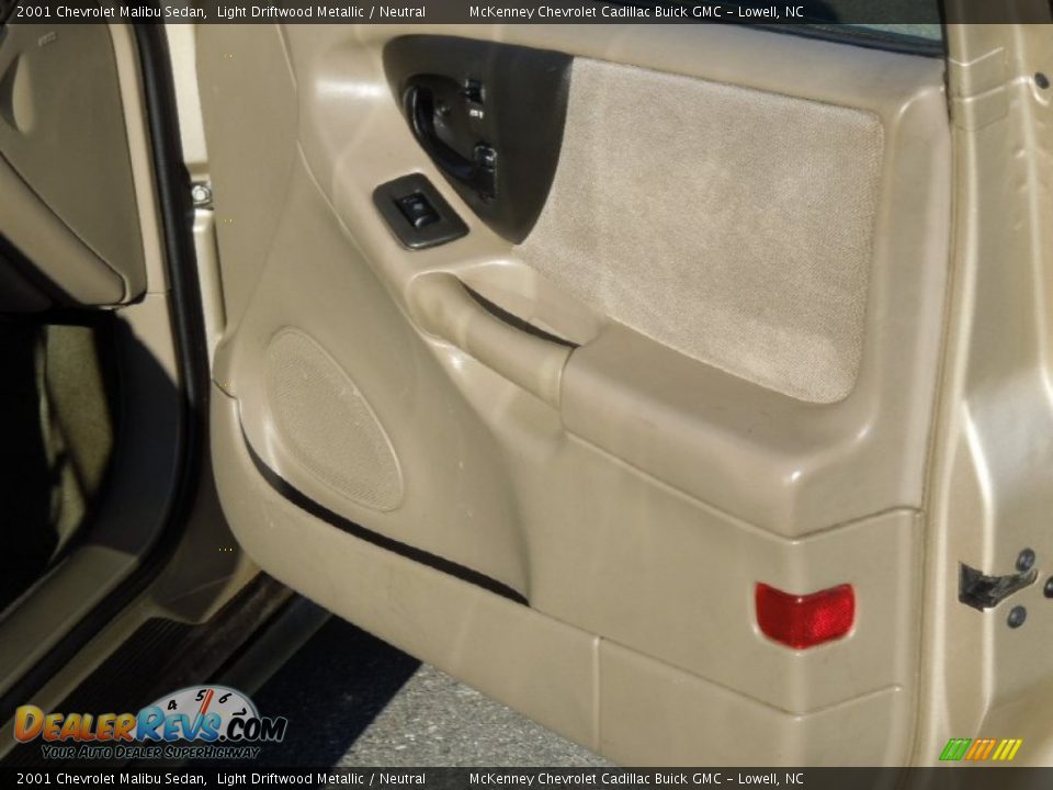 2001 Chevrolet Malibu Sedan Light Driftwood Metallic / Neutral Photo #18