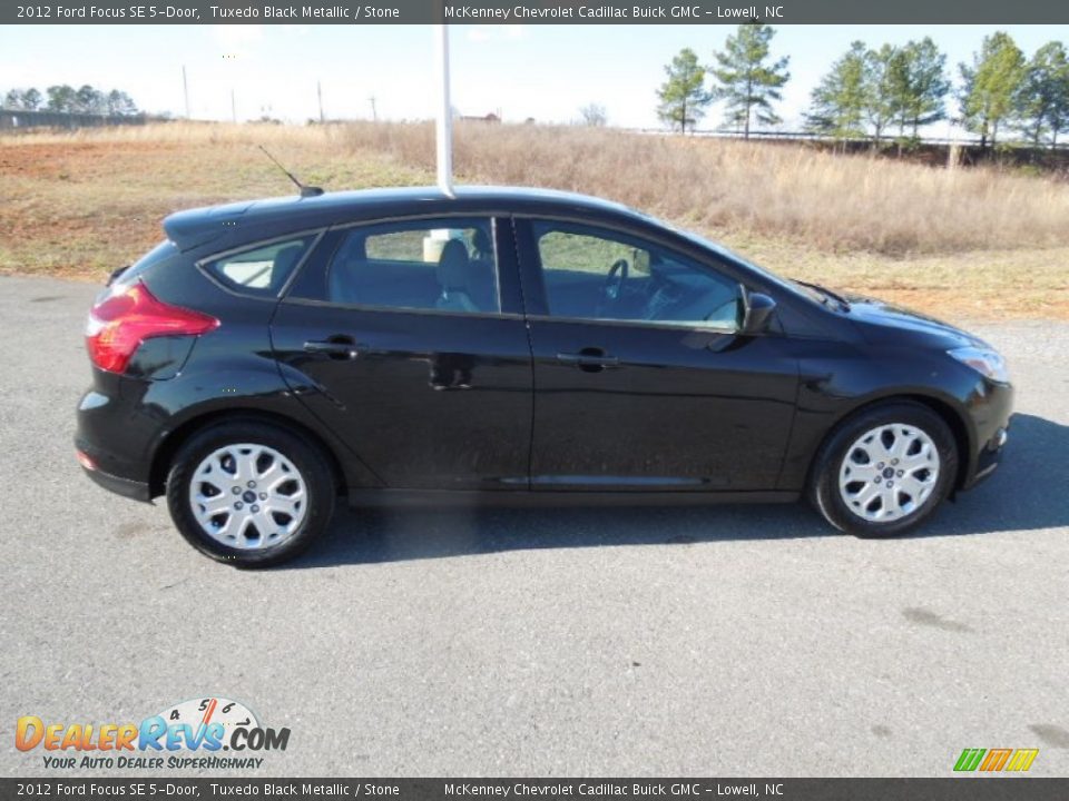 2012 Ford Focus SE 5-Door Tuxedo Black Metallic / Stone Photo #6