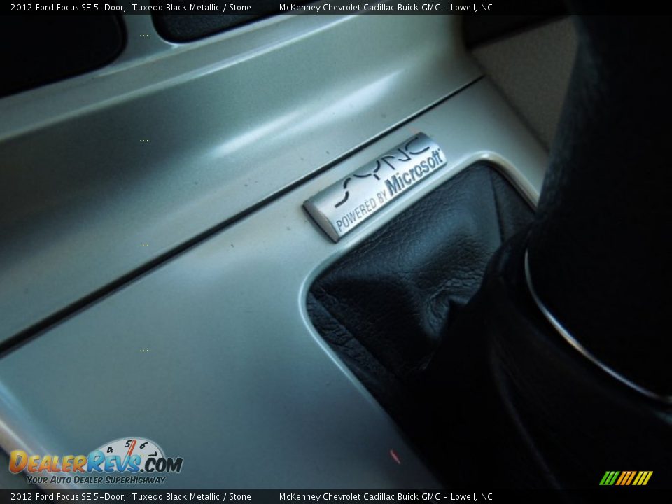2012 Ford Focus SE 5-Door Tuxedo Black Metallic / Stone Photo #13