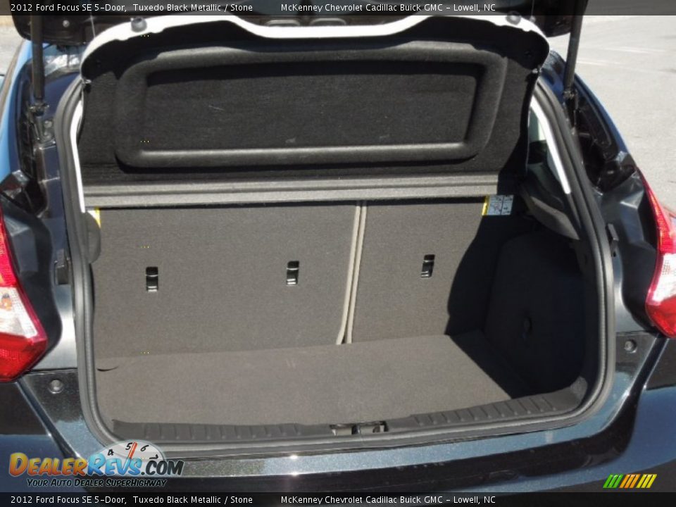 2012 Ford Focus SE 5-Door Tuxedo Black Metallic / Stone Photo #19