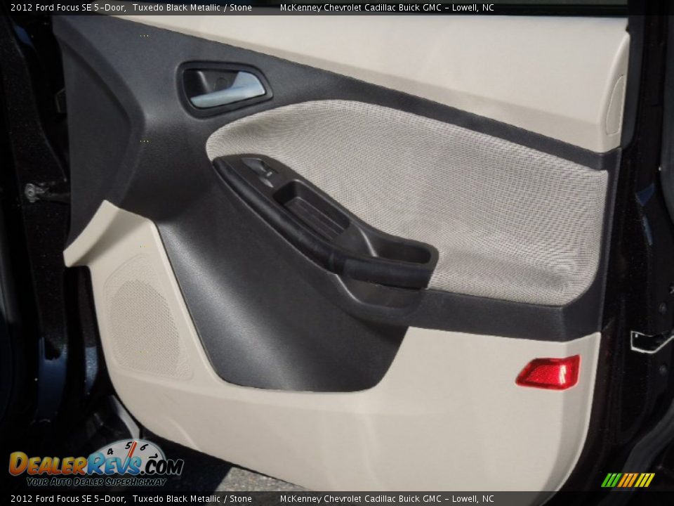 2012 Ford Focus SE 5-Door Tuxedo Black Metallic / Stone Photo #21