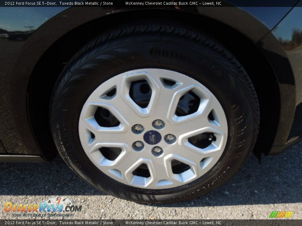 2012 Ford Focus SE 5-Door Tuxedo Black Metallic / Stone Photo #22