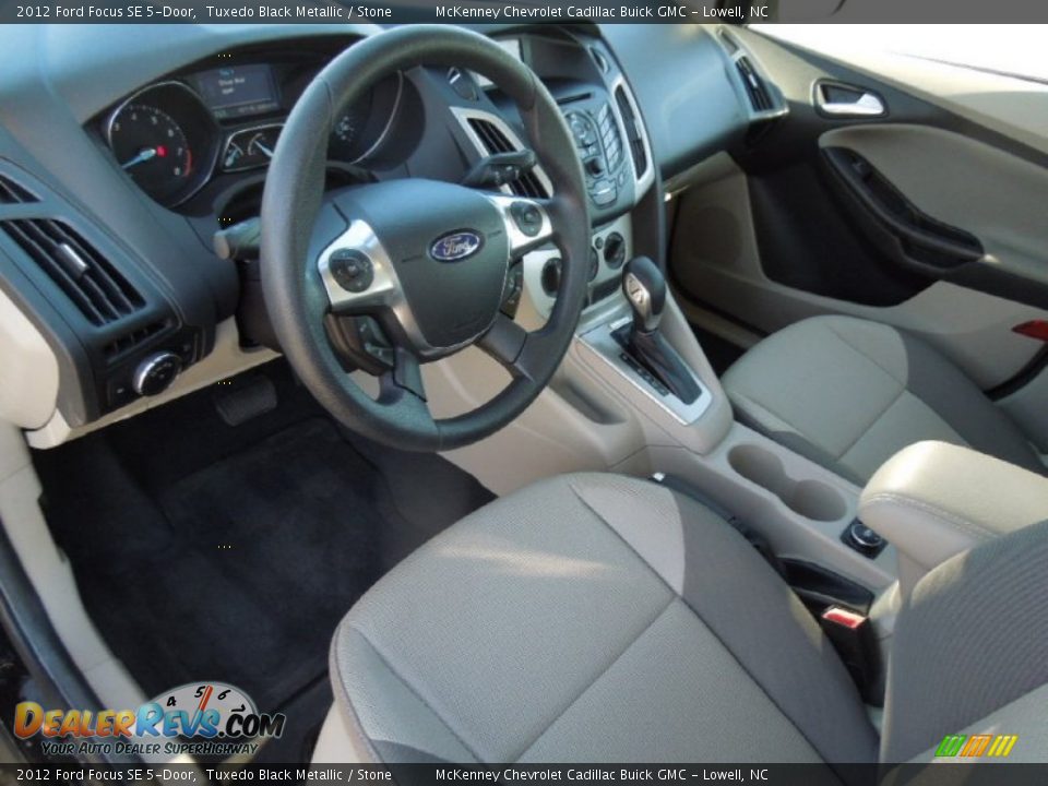 2012 Ford Focus SE 5-Door Tuxedo Black Metallic / Stone Photo #24