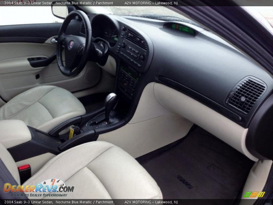 Dashboard of 2004 Saab 9-3 Linear Sedan Photo #16