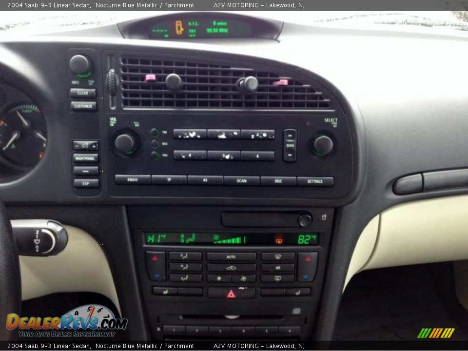 Controls of 2004 Saab 9-3 Linear Sedan Photo #24