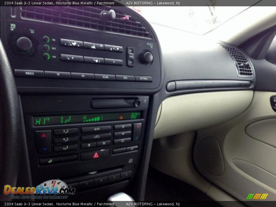 Dashboard of 2004 Saab 9-3 Linear Sedan Photo #28