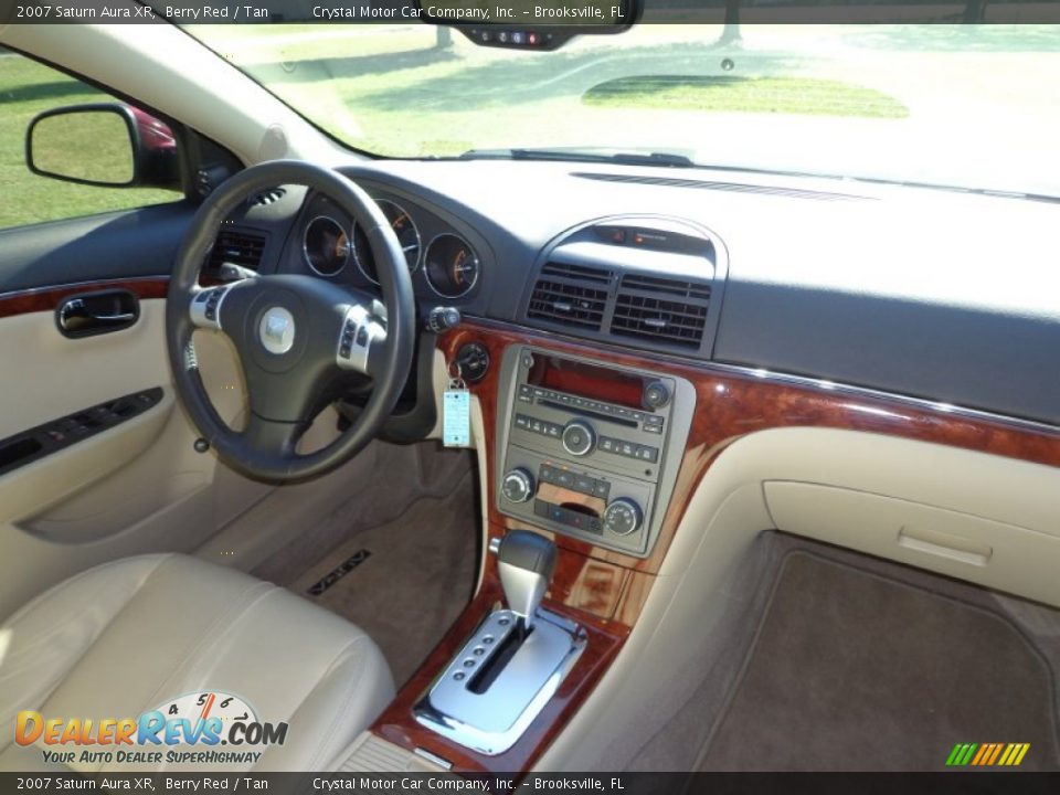 Dashboard of 2007 Saturn Aura XR Photo #11