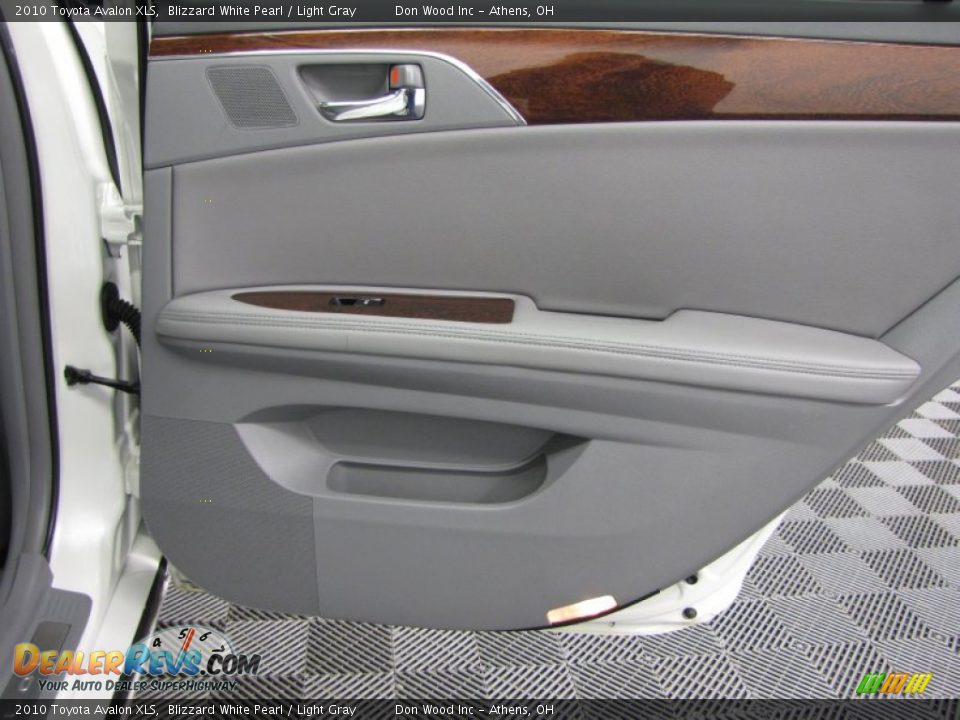 2010 Toyota Avalon XLS Blizzard White Pearl / Light Gray Photo #13