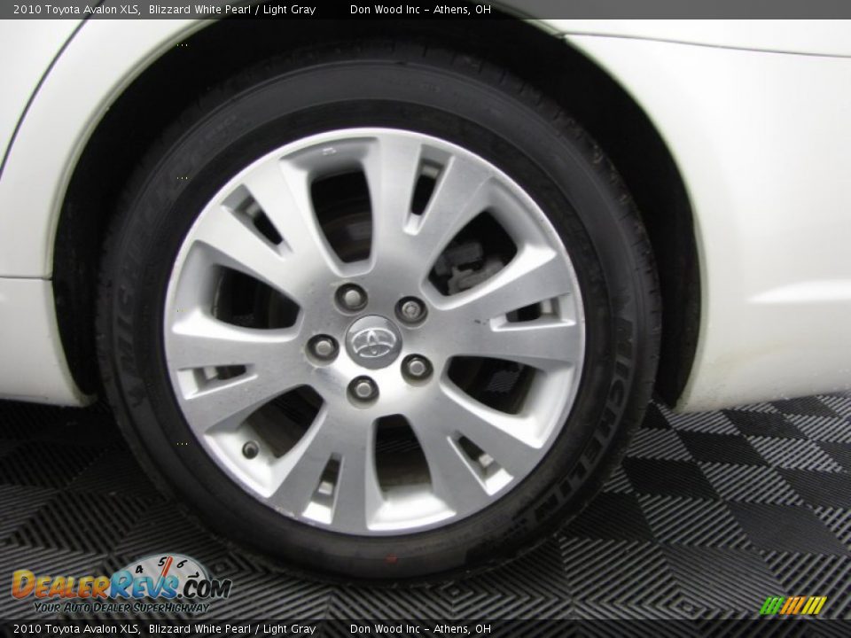 2010 Toyota Avalon XLS Blizzard White Pearl / Light Gray Photo #26