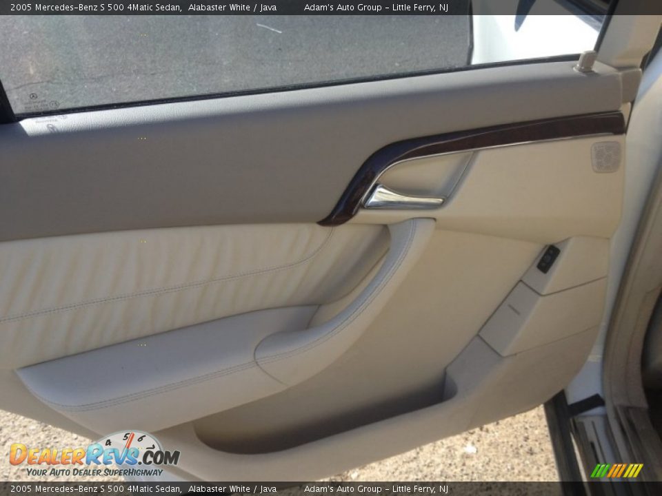 2005 Mercedes-Benz S 500 4Matic Sedan Alabaster White / Java Photo #16