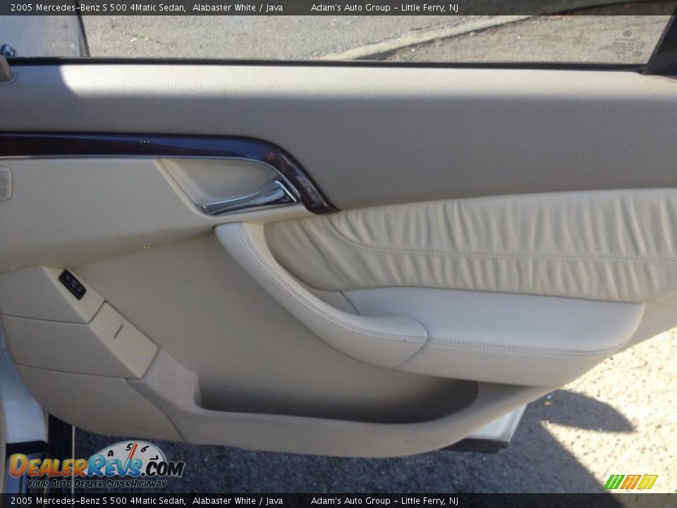 2005 Mercedes-Benz S 500 4Matic Sedan Alabaster White / Java Photo #18