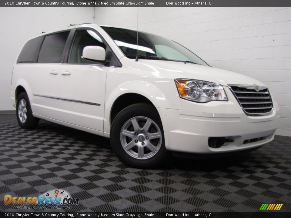 Front 3/4 View of 2010 Chrysler Town & Country Touring Photo #1