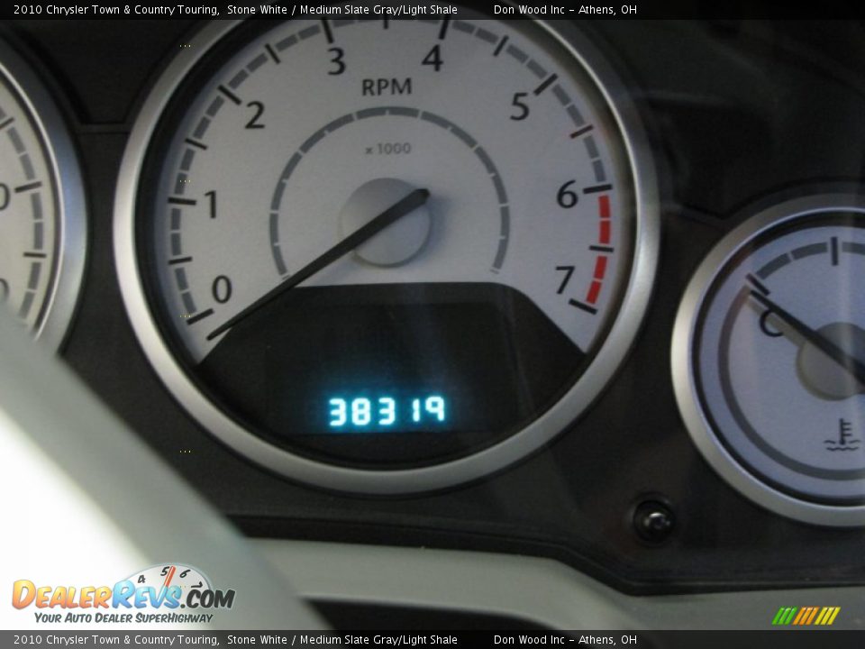 2010 Chrysler Town & Country Touring Stone White / Medium Slate Gray/Light Shale Photo #22