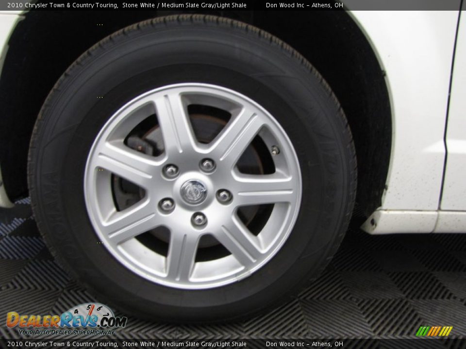 2010 Chrysler Town & Country Touring Wheel Photo #25