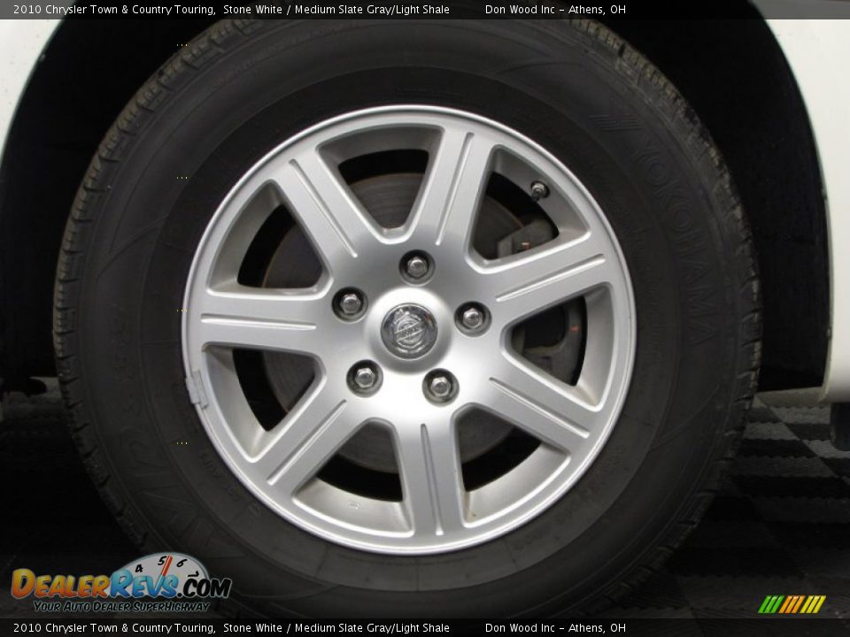 2010 Chrysler Town & Country Touring Wheel Photo #26