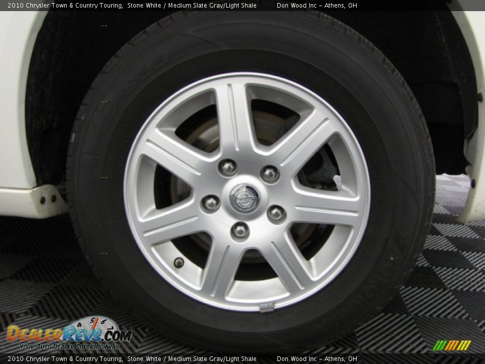 2010 Chrysler Town & Country Touring Wheel Photo #28
