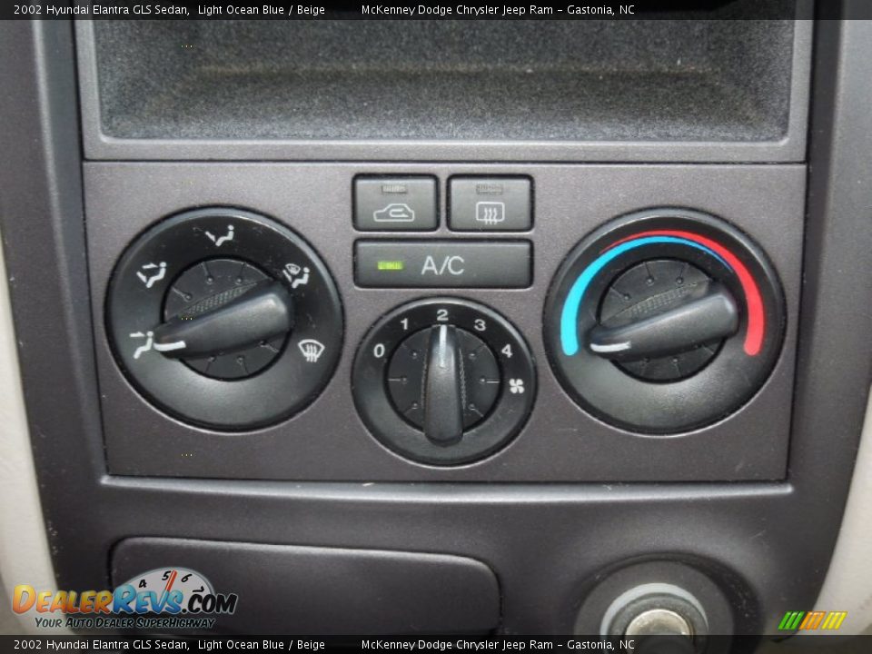 2002 Hyundai Elantra GLS Sedan Light Ocean Blue / Beige Photo #13