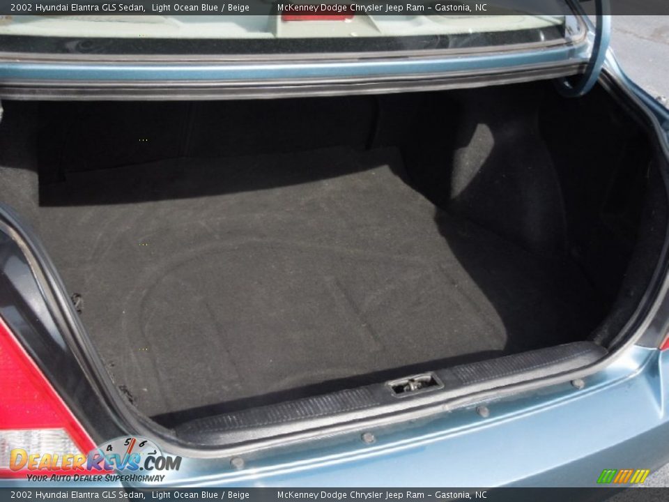 2002 Hyundai Elantra GLS Sedan Light Ocean Blue / Beige Photo #18