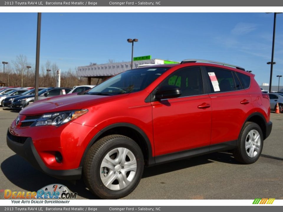 Front 3/4 View of 2013 Toyota RAV4 LE Photo #1