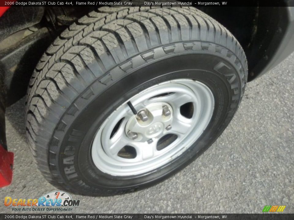 2006 Dodge Dakota ST Club Cab 4x4 Flame Red / Medium Slate Gray Photo #9