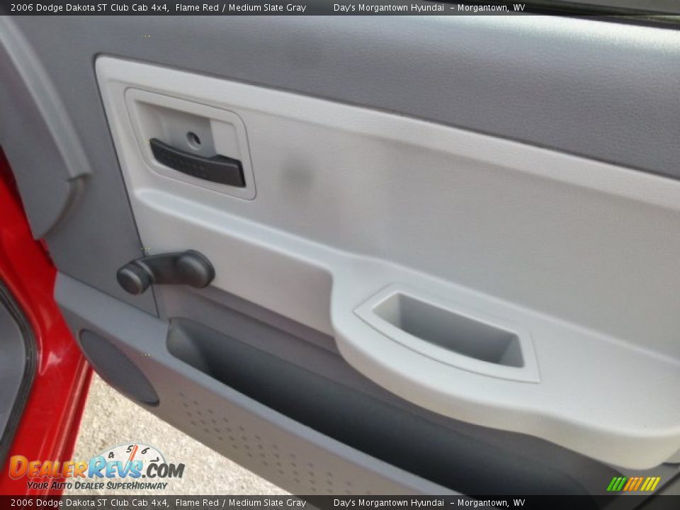 2006 Dodge Dakota ST Club Cab 4x4 Flame Red / Medium Slate Gray Photo #11