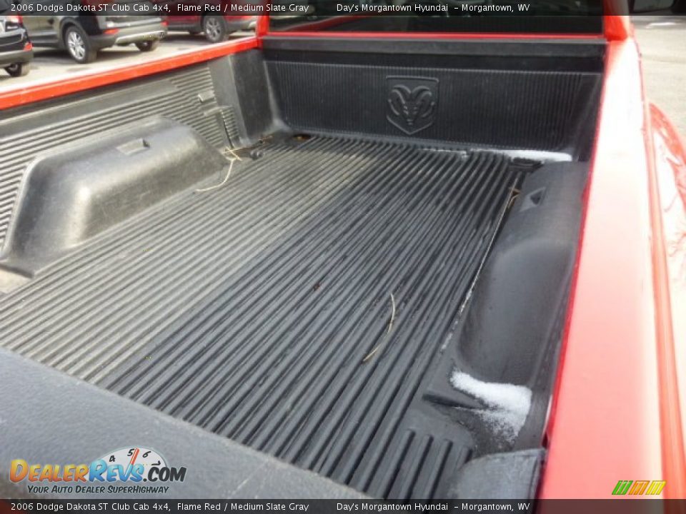 2006 Dodge Dakota ST Club Cab 4x4 Flame Red / Medium Slate Gray Photo #13