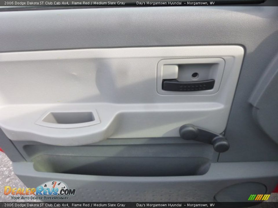 2006 Dodge Dakota ST Club Cab 4x4 Flame Red / Medium Slate Gray Photo #18