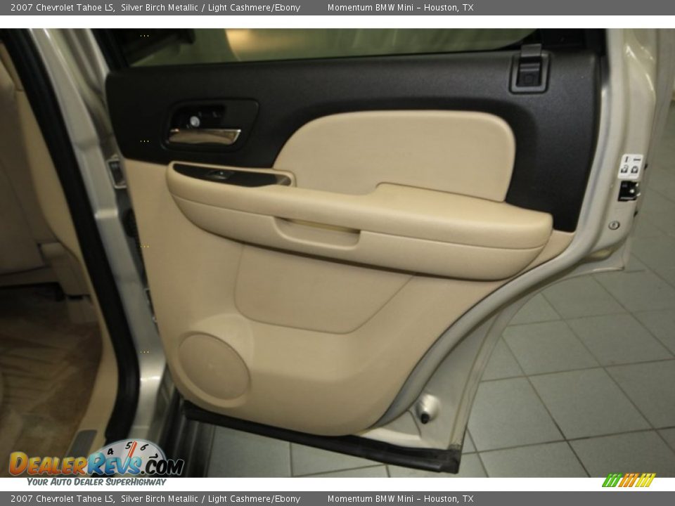 2007 Chevrolet Tahoe LS Silver Birch Metallic / Light Cashmere/Ebony Photo #32