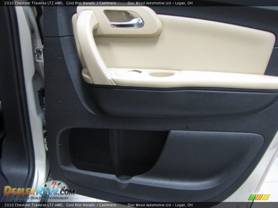 2010 Chevrolet Traverse LTZ AWD Gold Mist Metallic / Cashmere Photo #17