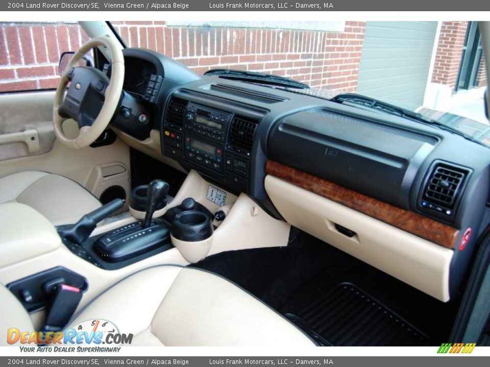 Dashboard of 2004 Land Rover Discovery SE Photo #36