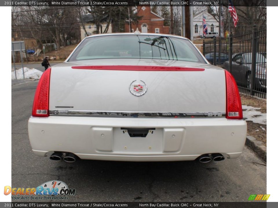 2011 Cadillac DTS Luxury White Diamond Tricoat / Shale/Cocoa Accents Photo #5