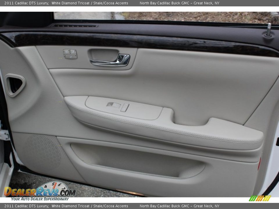 2011 Cadillac DTS Luxury White Diamond Tricoat / Shale/Cocoa Accents Photo #9