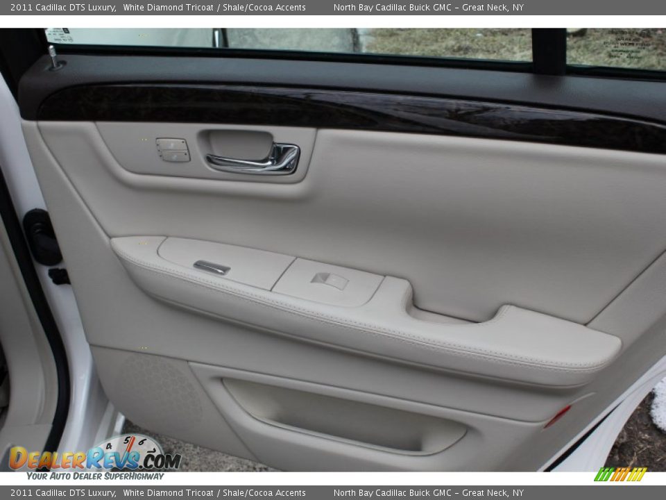 2011 Cadillac DTS Luxury White Diamond Tricoat / Shale/Cocoa Accents Photo #12