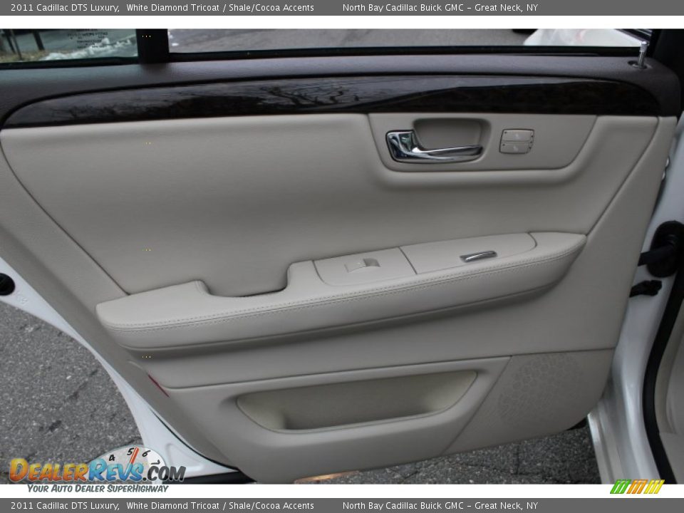 2011 Cadillac DTS Luxury White Diamond Tricoat / Shale/Cocoa Accents Photo #15