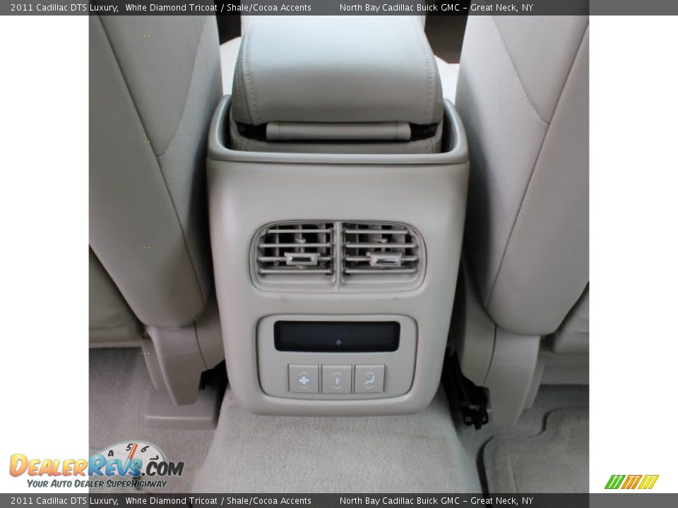 2011 Cadillac DTS Luxury White Diamond Tricoat / Shale/Cocoa Accents Photo #17
