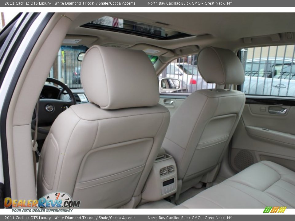 2011 Cadillac DTS Luxury White Diamond Tricoat / Shale/Cocoa Accents Photo #18