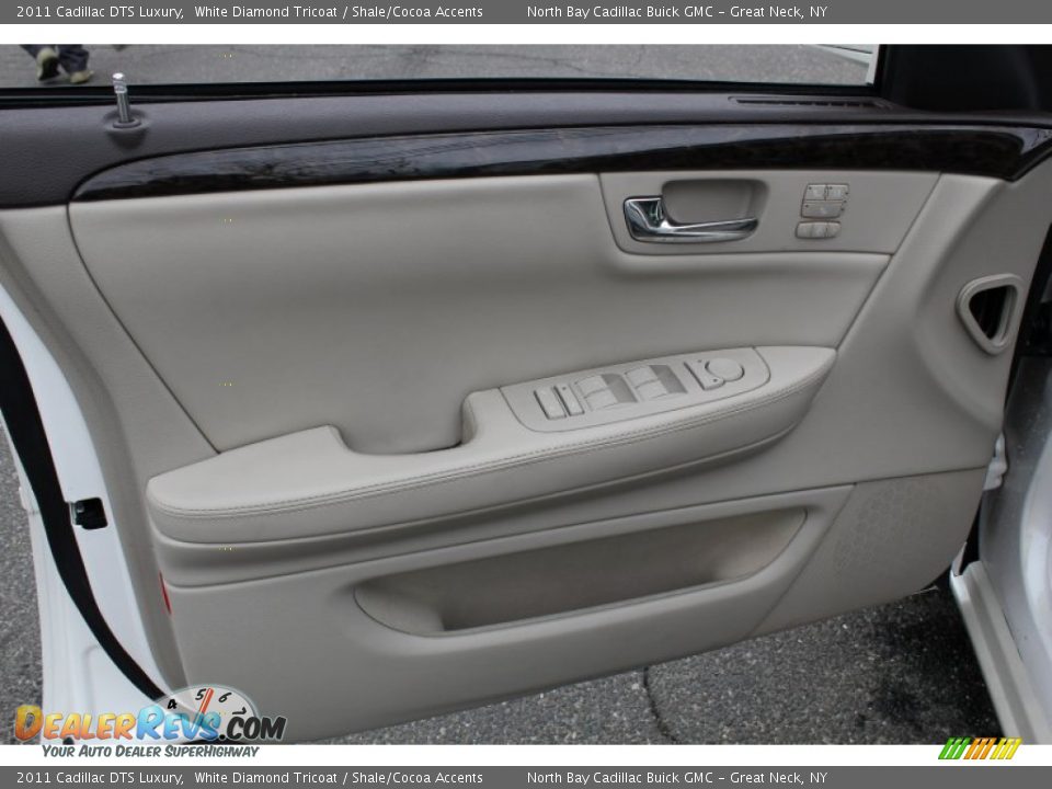 2011 Cadillac DTS Luxury White Diamond Tricoat / Shale/Cocoa Accents Photo #19