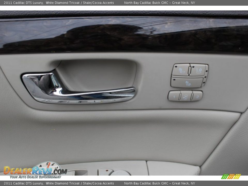 2011 Cadillac DTS Luxury White Diamond Tricoat / Shale/Cocoa Accents Photo #20