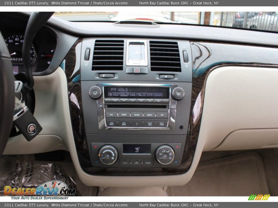 2011 Cadillac DTS Luxury White Diamond Tricoat / Shale/Cocoa Accents Photo #22