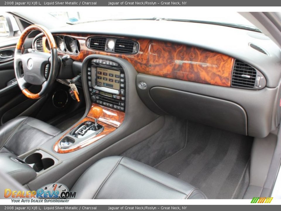 Dashboard of 2008 Jaguar XJ XJ8 L Photo #11